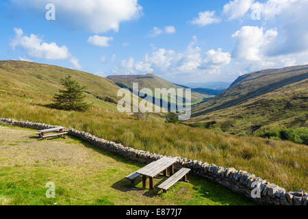 Picknick-Bereich mit Blick auf den Glengesh-Pass auf die R230 südlich von Ardara, County Donegal, Irland Stockfoto