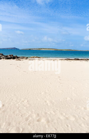 Die Küste nördlich von Derrybeg mit Blick auf die Insel Inishmeane, Gweedore, County Donegal, Irland Stockfoto