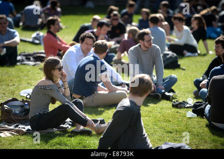 Berlin, Deutschland, Studenten auf dem Campus der Humboldt-Universität Stockfoto