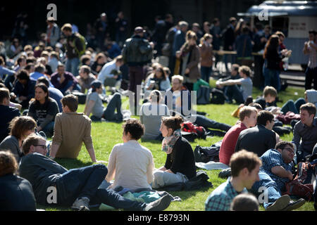 Berlin, Deutschland, Studenten auf dem Campus der Humboldt-Universität Stockfoto