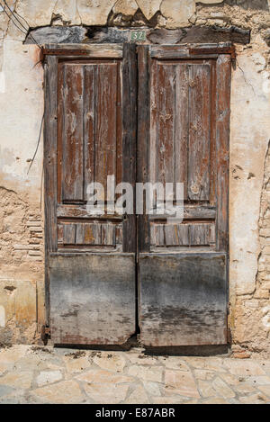 Tür in Miravet, Tarragona, Katalonien, Spanien Stockfoto