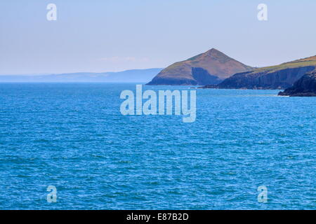 Suche entlang der Ceredigion Küste Richtung Foel Y Mwnt von der Landzunge von Cardigan Insel Stockfoto