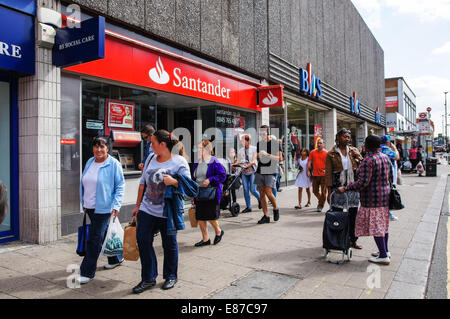 Santander Bank-Filiale auf Holz grün High Road, London England Vereinigtes Königreich UK Stockfoto