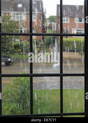 Blick vom Fenster an einem regnerischen Tag UK Stockfoto