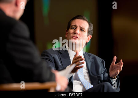 US-Senator Ted Cruz, R-Texas, wird während der 2014 Texas Tribune TribFest in Austin interviewt. Stockfoto