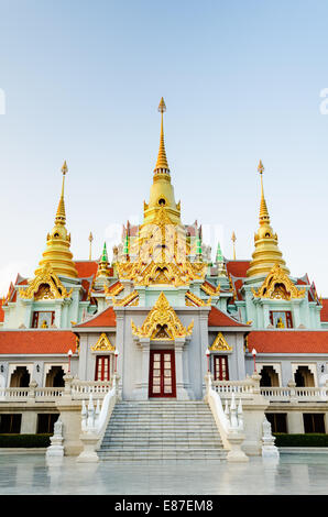 Phra Mahathat Chedi Phakdi Prakat berühmtesten schöne goldene Pagode in Ban Krut in Prachuap Khiri Khan Provinz Thailand Stockfoto