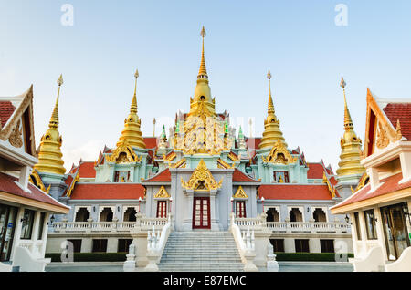 Phra Mahathat Chedi Phakdi Prakat berühmtesten schöne goldene Pagode in Ban Krut in Prachuap Khiri Khan Provinz Thailand Stockfoto