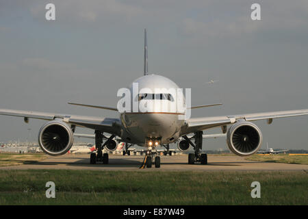 UNITED BOEING 777 KOPF AUF Stockfoto