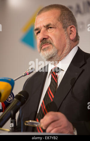 Kiew, Ukraine. 1. Oktober 2014. Refat Tschubarow, Vorsitzender des Mejlis der Krim tatarischen Volkes - der Rat aus Vertretern der Krim-Tataren Menschen - im Rahmen einer Pressekonferenz auf die Verletzung der Rechte der Krimtataren nach der Annexion der Krim durch Russland in Kiew, Ukraine, 1. Oktober 2014. Foto: Jan A. Credit: Dpa picture-Alliance/Alamy Live News Stockfoto