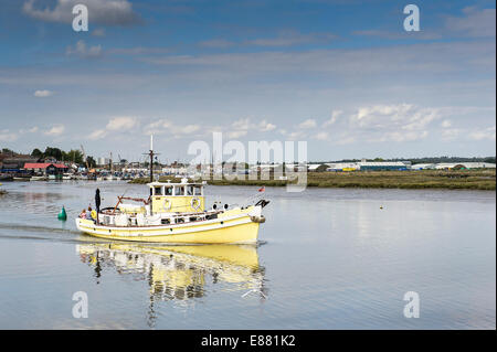 Kleines Schiff (HLD) Valentine verlassen die Quay in Maldon Hythe auf dem Blackwater River in Essex. Stockfoto