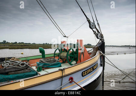 Die Sailing Barge George Smeed' an der Der Kai in Maldon Hythe auf dem Blackwater River in Essex. Stockfoto