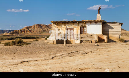 Alte Hütte in der Wüste Bardenas Reales, Navarra, Spanien. Stockfoto