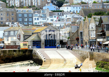 St Ives (Kornisch: Porth Ia, d. h. St Ia Bucht) ist eine Stadt am Meer, Zivilgemeinde und Hafen in Cornwall, England, United Kingdom. Stockfoto