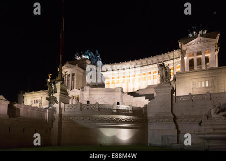 Die Altare della Patria auch bekannt als das Monumento Nazionale a Vittorio Emanuele II ist eine controve Stockfoto