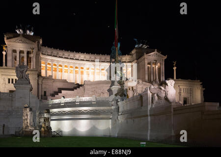 Die Altare della Patria auch bekannt als das Monumento Nazionale a Vittorio Emanuele II ist eine controve Stockfoto