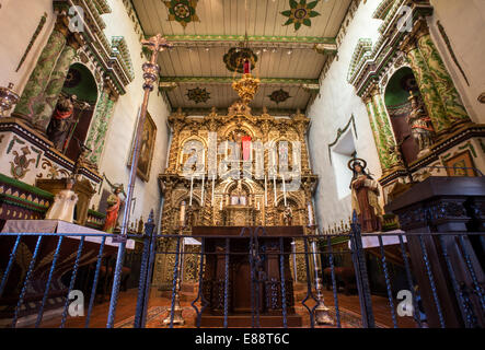 Altar, Vater Serras Chapel, Mission San Juan Capistrano, Stadt, San Juan Capistrano, Orange County, Kalifornien Stockfoto