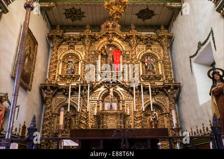 Altar, Vater Serras Chapel, Mission San Juan Capistrano, Stadt, San Juan Capistrano, Orange County, Kalifornien Stockfoto