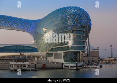 Blick auf Yachthafen, Yas Viceroy Hotel, Yas Island, Abu Dhabi, Vereinigte Arabische Emirate, Naher Osten Stockfoto