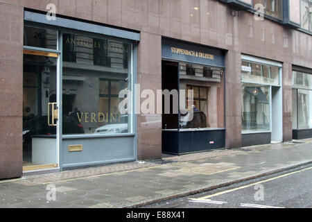 Leere Kunstgalerien in der Cork Street in London, Vereinigtes Königreich. Stockfoto