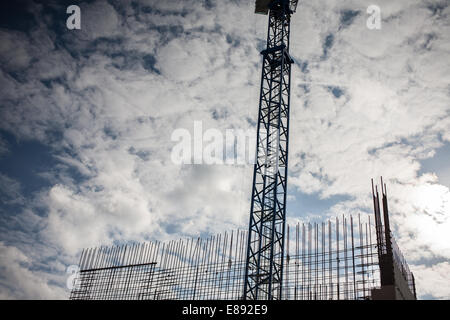 Ein Kran auf einer Baustelle in Sheffield South Yorkshire UK Stockfoto