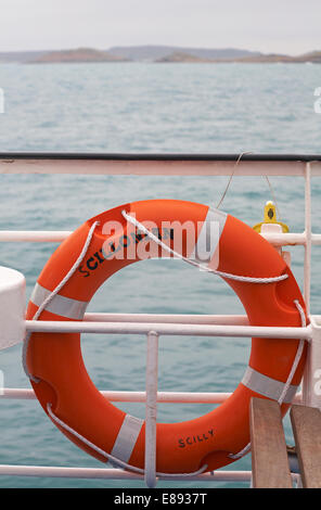 Lifering scillonian Scilly rettungsring an Bord RMV Scillonian III Fähre im April - Leben Boje leben Ring - RMV Scillonian 3 Stockfoto