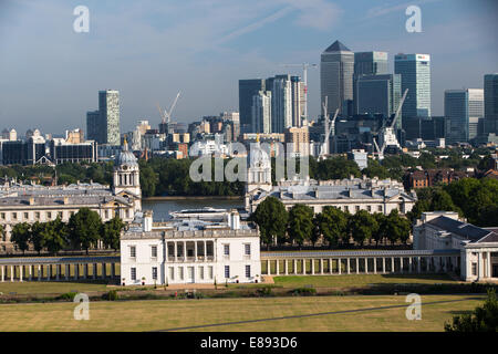 Ansicht von Canary Wharf und das Maritime Museum von Royal Observatory in Greenwich Stockfoto