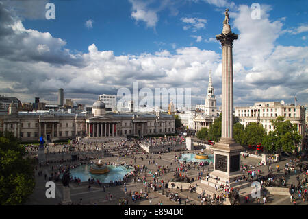 Blick auf den Trafalgar Square Blick nach Norden mit Nelson Säule, die National Gallery und St. Martin in das Feld Kirche Stockfoto