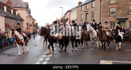 Reiter und Pferde lassen Hay on Wye Stockfoto