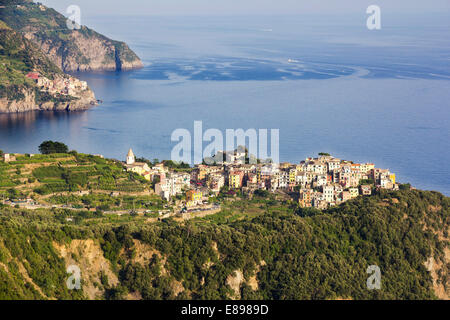 Blick auf die Cinqueterre, Corniglia und Manarola, Italien Stockfoto