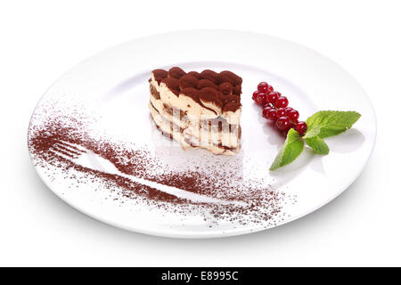 Tiramisu auf einem weißen Teller. Datei enthält Beschneidungspfade. Stockfoto