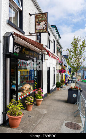 Geschäfte n Market Street in der Innenstadt, Clifden, Connemara, County Galway, Irland Stockfoto