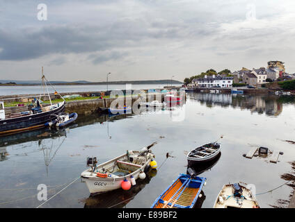 Der malerische Hafen von Roundstone, Connemara, County Galway, Irland Stockfoto