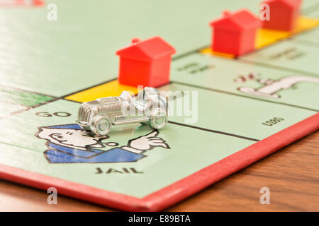 Das Metall Auto Charme auf dem Sprung ins Gefängnis quadratisch von der Waddingtons Monopoly Brettspiel Stockfoto