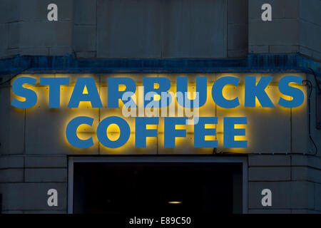 Starbucks Coffee Shop anmelden. Stockfoto