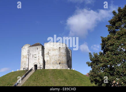 Postkarte Ansicht von Clifford es Tower, York, North Yorkshire, England, UK Stockfoto