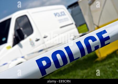 A mit Klebeband aus Tatort & britische Polizei-Transporter Stockfoto