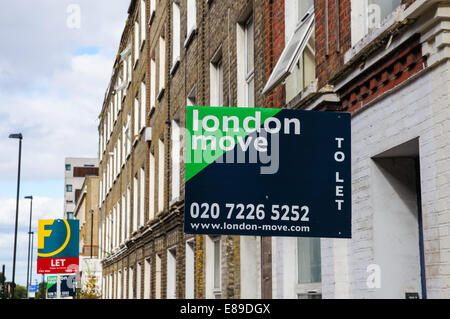 London-Umzug und Foxtons unterzeichnen zu lassen, außerhalb Reihenhäuser in South London England Vereinigtes Königreich Großbritannien Stockfoto