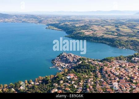 Alte Stadt von Anguillara Sabazia am Braccianosee - Mittelitalien Stockfoto