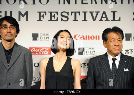 Miki Nakatani mit Regisseur Daihachi Yoshida, links und TIFF Leiter allgemeine Yasushi Shiina. Stockfoto