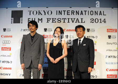 Miki Nakatani mit Regisseur Daihachi Yoshida, links und TIFF Leiter allgemeine Yasushi Shiina. Stockfoto