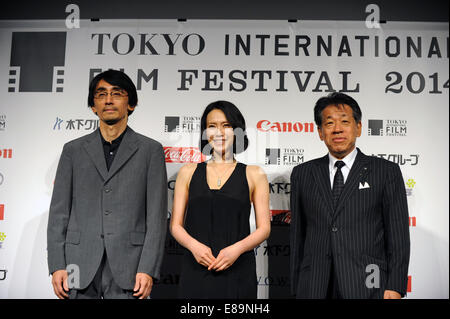 Miki Nakatani mit Regisseur Daihachi Yoshida, links und TIFF Leiter allgemeine Yasushi Shiina. Stockfoto