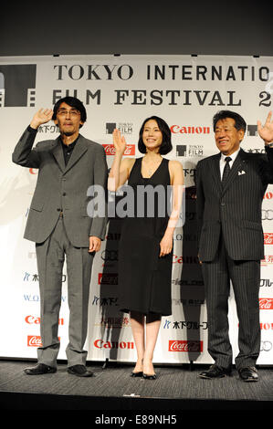 Miki Nakatani mit Regisseur Daihachi Yoshida, links und TIFF Leiter allgemeine Yasushi Shiina. Stockfoto