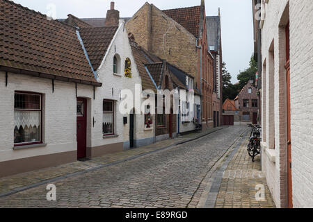 Frühen Morgen Ion einer Seitenstraße in Brügge, Belgien Stockfoto