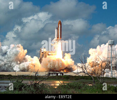 Die Rückkehr zum Flug Start der Raumfähre Discovery und seiner fünf-Mann-Besatzung von Pad 39 b auf 11:37 29. September 1988, Stockfoto