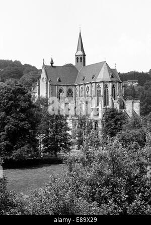 Achtziger Jahre, Altenberger Dom Oder Bergischen Dom in Odenthal-Altenberg, Naturpark Bergisches Land, Nordrhein-Westfalen Stockfoto