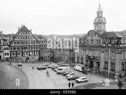 Achtziger Jahre, Marktplatz, Grosse Treppe Vor Kirche St. Michael, Fachwerkhaeuser Und Barockrathaus in Schwäbisch Hall, Hohenlohe, Schwäbisch-Fraen Stockfoto