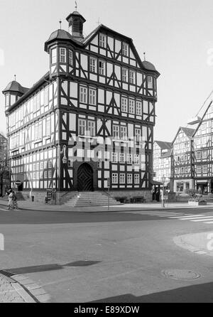 Achtziger Jahre, Marktplatz Und Fachwerkrathaus in Melsungen, Hessen, Fulda, Osthessisches Bergland Stockfoto