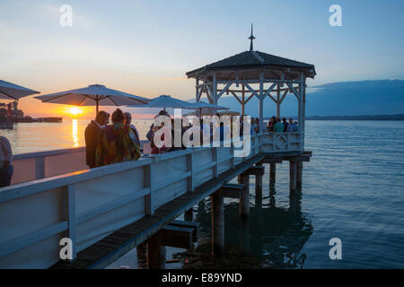 Pavillon mit Bar auf dem Bodensee, Bregenz, Vorarlberg, Österreich Stockfoto