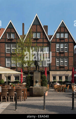 Kiepenkerl, Denkmal, Spiekerhof, Wahrzeichen von Münster Kaufleute aus dem Münsterland unterwegs Stockfoto