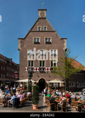 Kiepenkerl, Reisen Kaufleute aus dem Münsterland-Bereich auf dem Spiekerhof, vor dem Gasthaus Großer Kiepenkerl-Denkmal Stockfoto